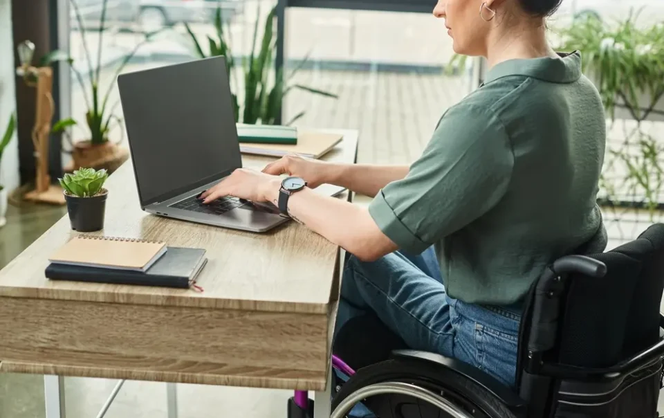 Can You Work Full-Time and Receive Social Security at Age 66?